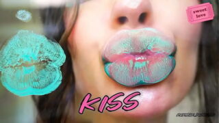 Sensual Glossy Minty kiss