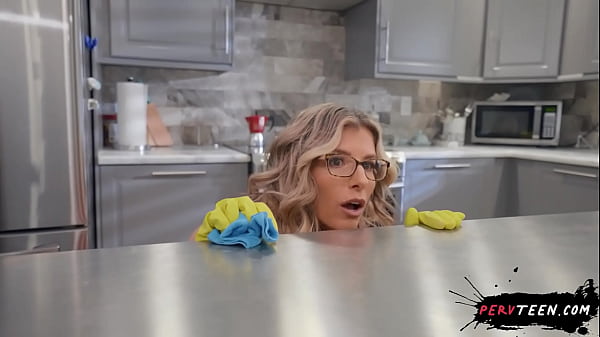 La Mam de mi Novia me la Chupa a Escondidas Bajo la Mesa