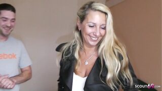 Reife deutsche Nutte mit Monster Schwanz in Hotel